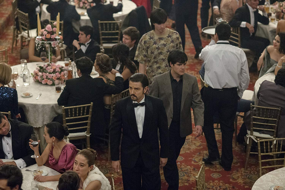 Кадры из Нарко: Мексика (2018)