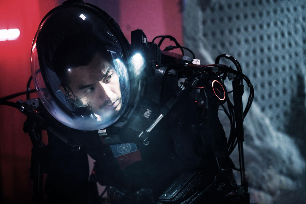 Кадры из Блуждающая Земля (2019)