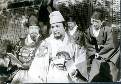 Кадры из Тиран Ёнсан (2009)