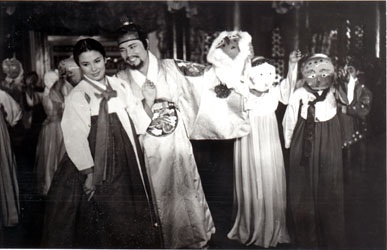 Кадры из Тиран Ёнсан (2009)