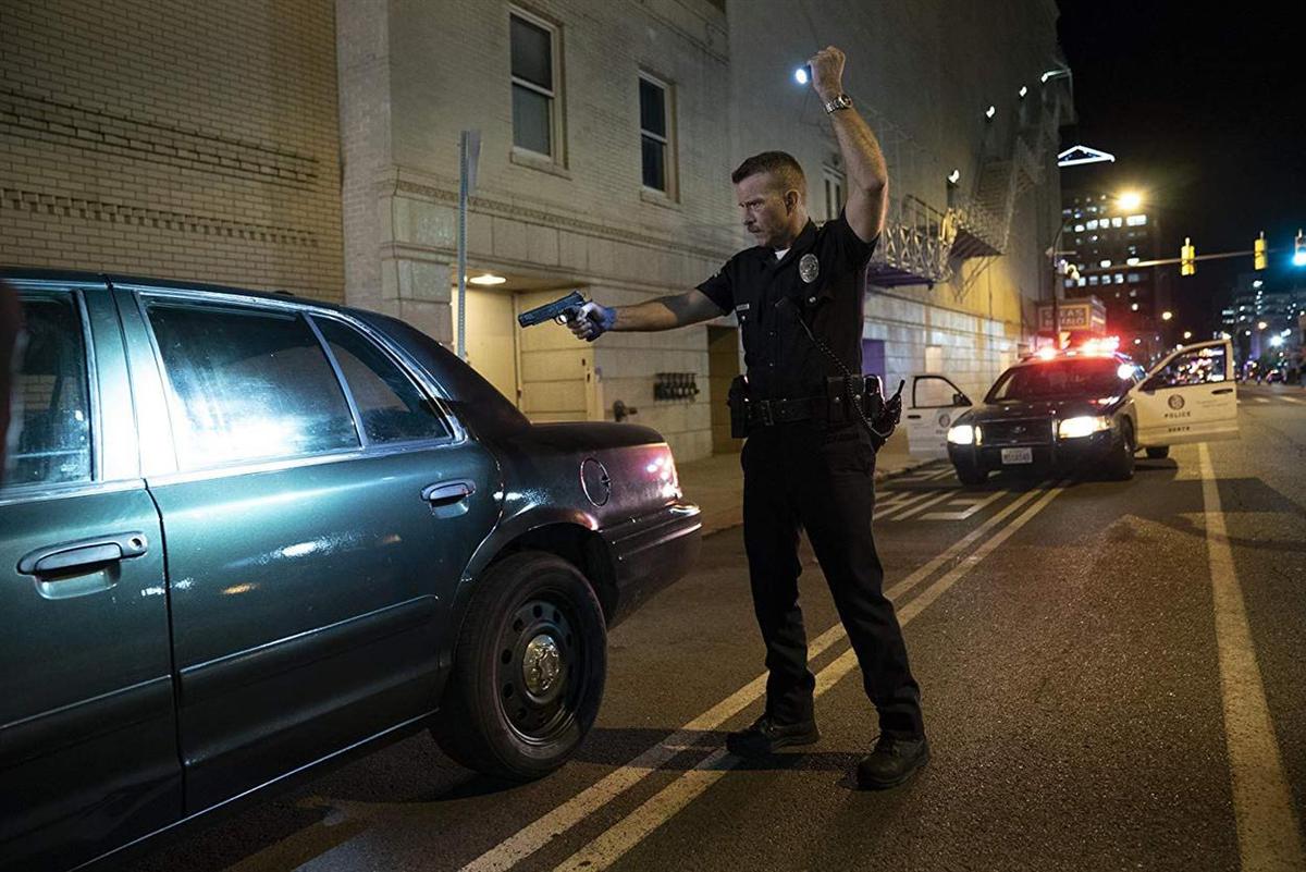 Кадры из Полицейский седан (2019)