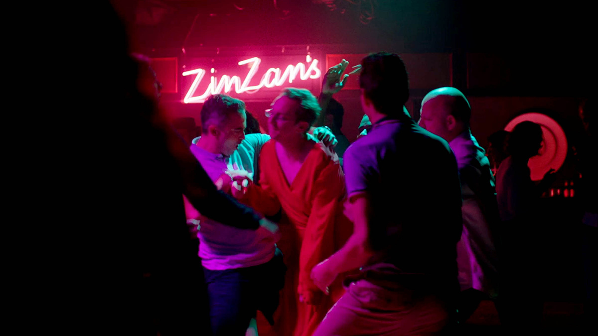 Кадры из Маленькое красное платье (2018)