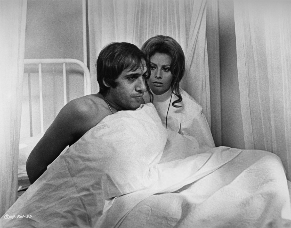 Кадры из Белый, красный и... (1972)