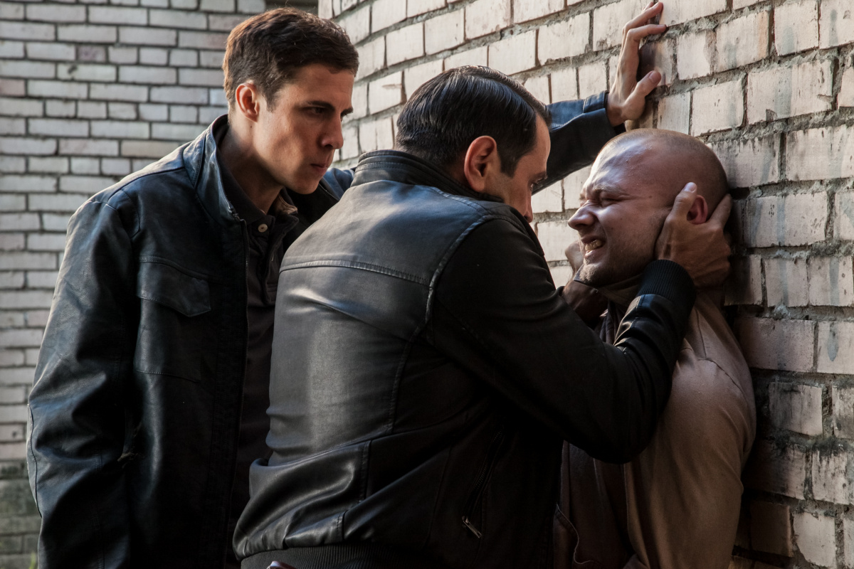 Кадры из Тень за спиной (2019)