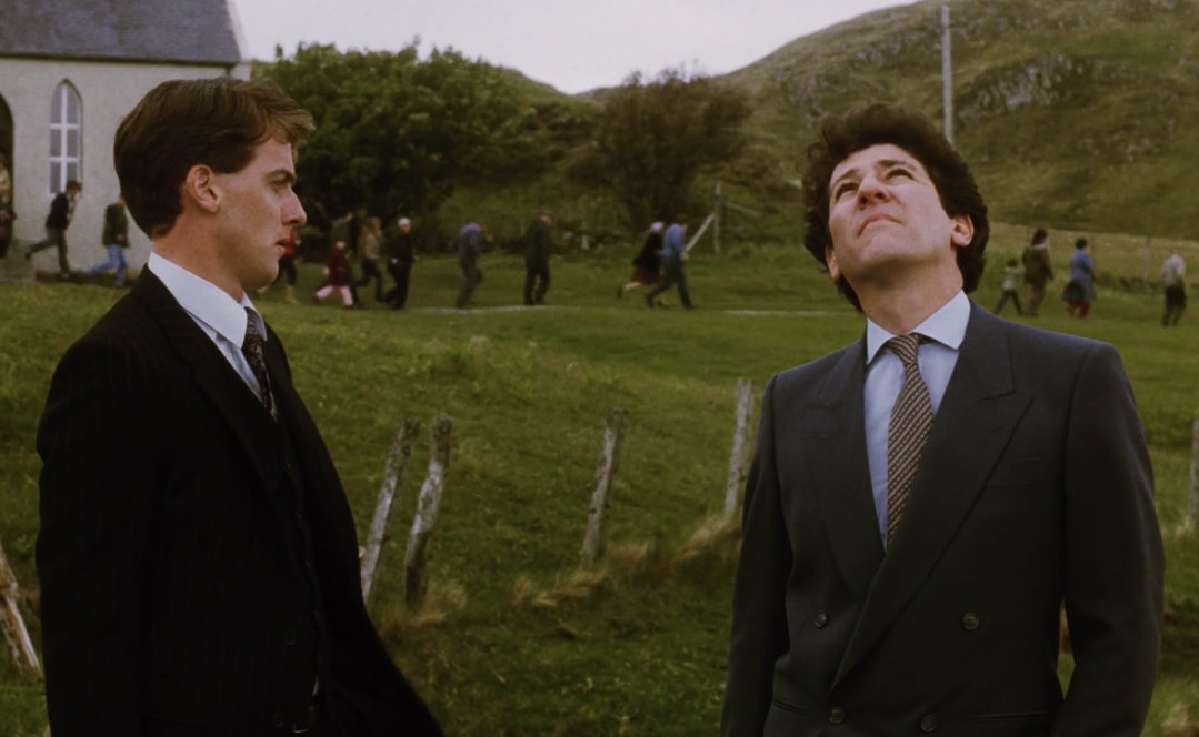 Кадры из Местный герой (1983)