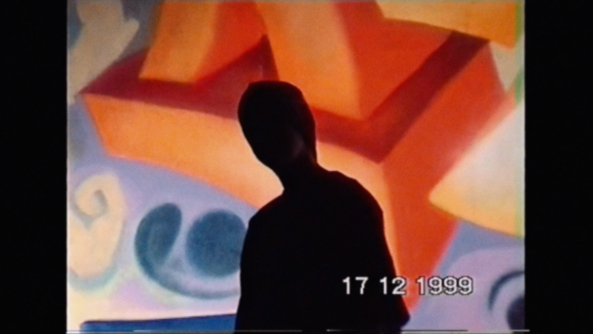 Кадры из С закрытыми окнами (2019)