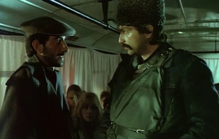 Кадры из Взбесившийся автобус (1991)