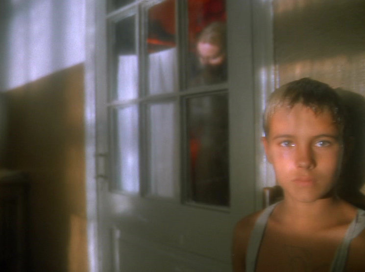 Кадры из Чужая Белая и Рябой (1986)