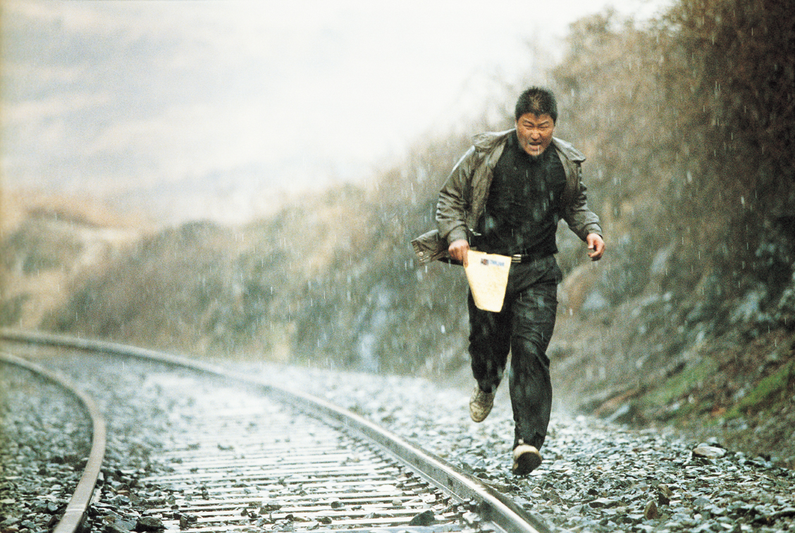 Кадры из Воспоминания об убийстве (2003)