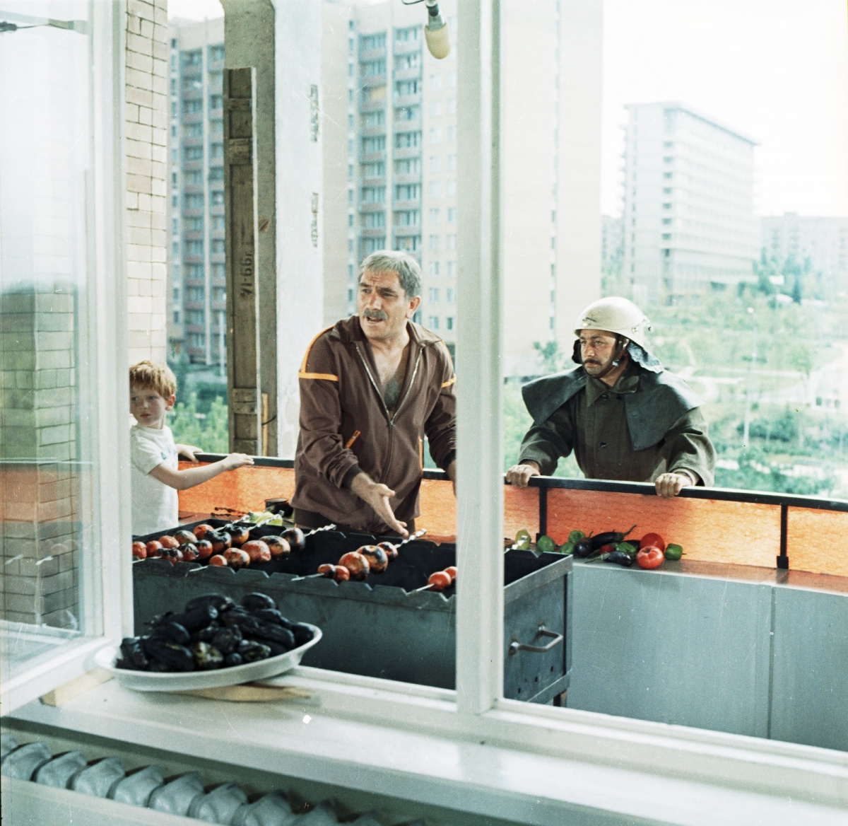 Кадры из Когда наступает сентябрь... (1976)