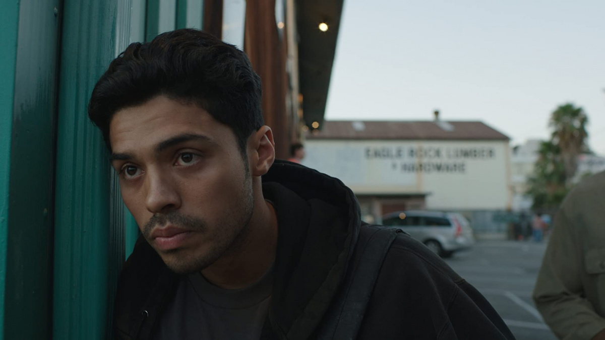 Кадры из Ниже нас (2019)