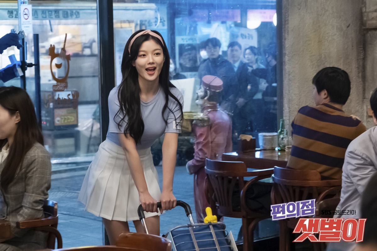 Кадры из Продавец на полставки (2020)