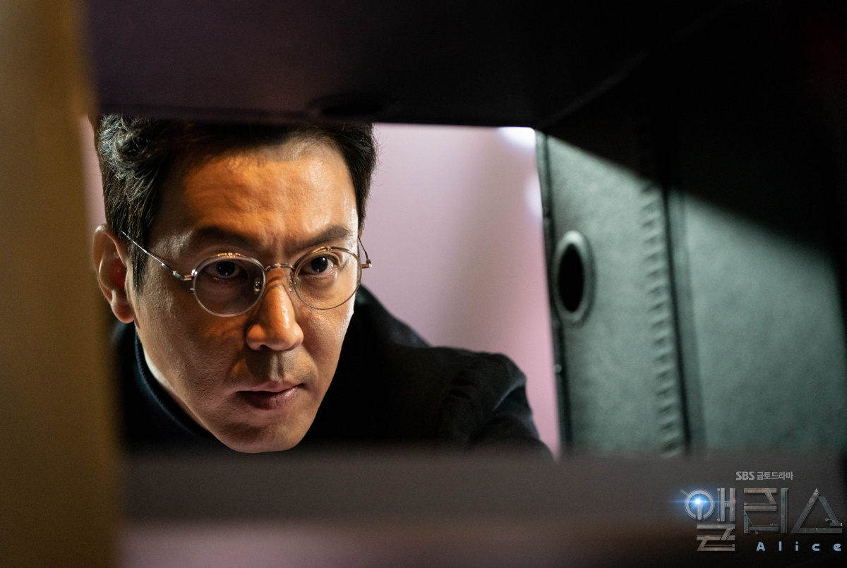 Кадры из Алиса (2020)