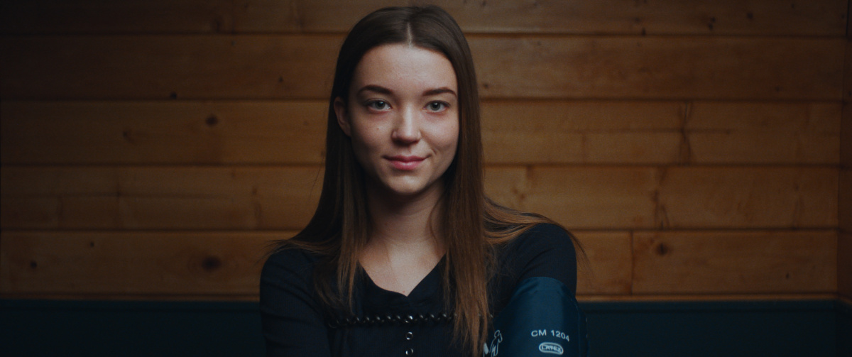 Девушка из первой квартиры (2019)