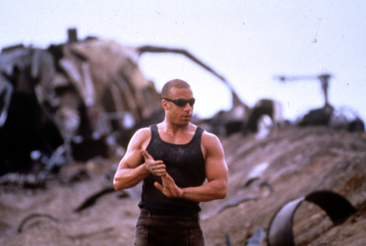 Кадры из Чёрная дыра (2000)