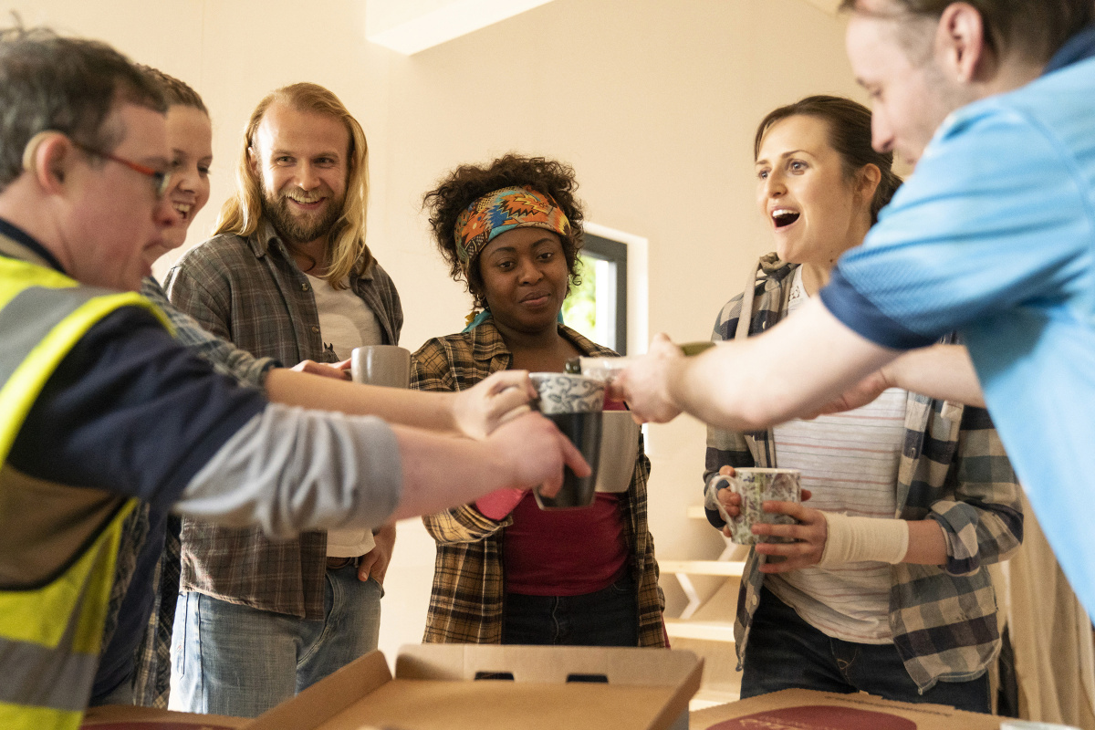 Кадры из Сама по себе (2020)