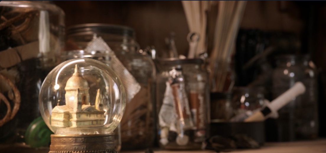 Кадры из Легендарный реквизит (2020)