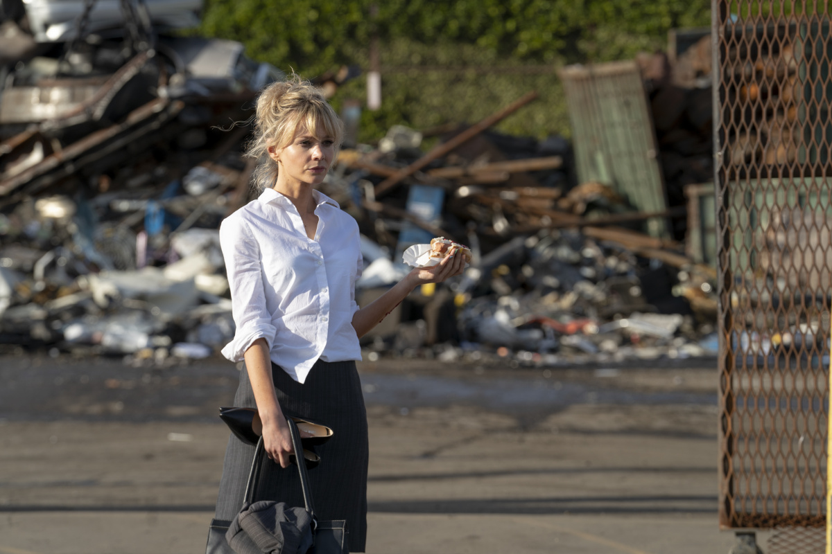 Кадры из Девушка, подающая надежды (2020)