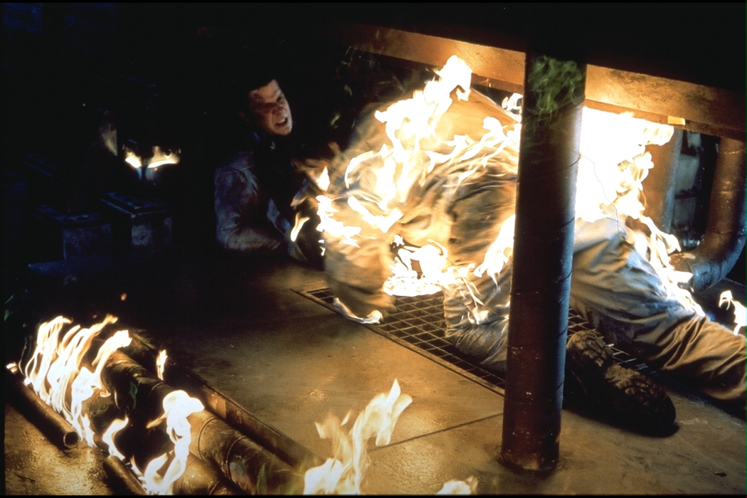 Кадры из Обитель зла (2002)