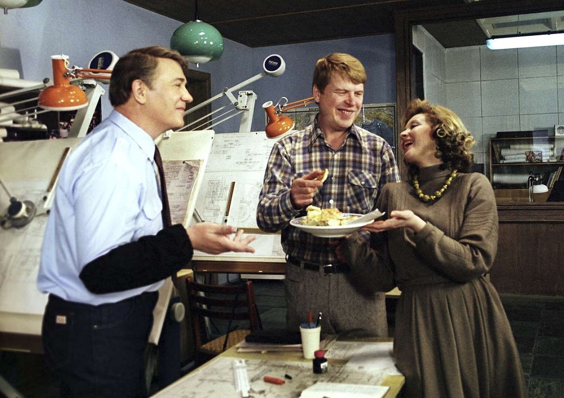 Кадры из Самая обаятельная и привлекательная (1985)