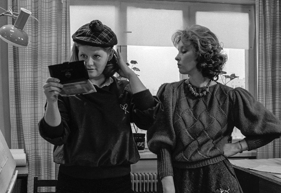 Кадры из Самая обаятельная и привлекательная (1985)