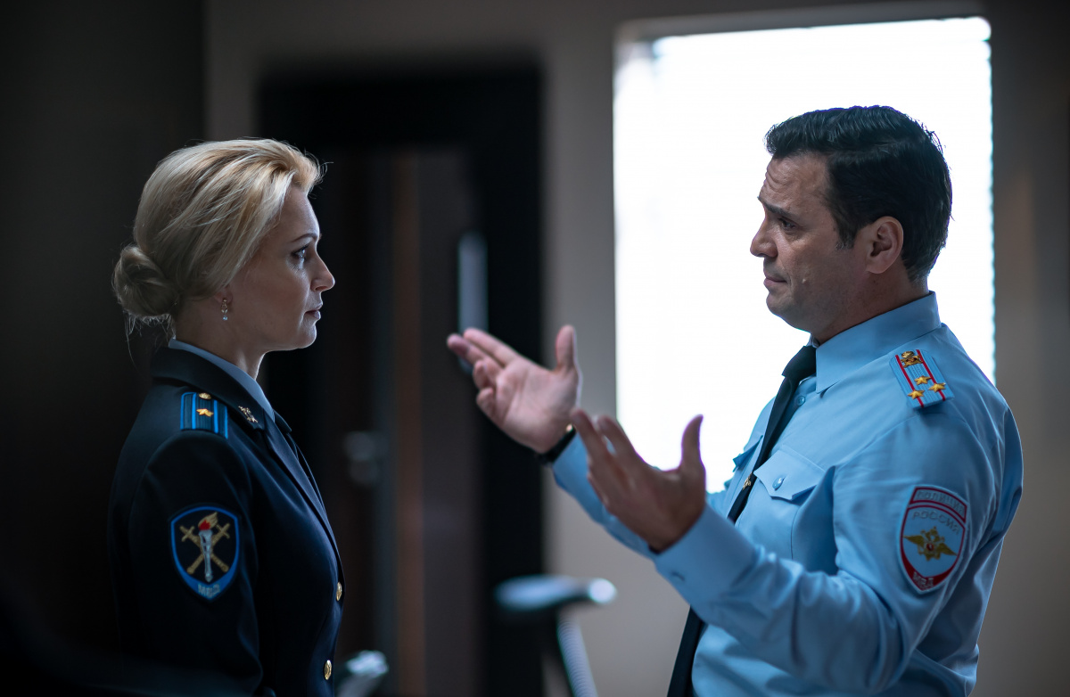 Кадры из Девушки с Макаровым (2021)