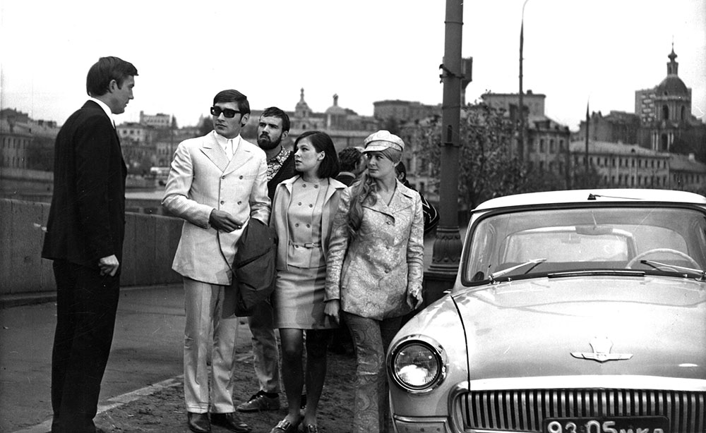 Кадры из Молодые (1971)