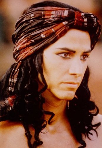 Кадры из Маленький Будда (1993)