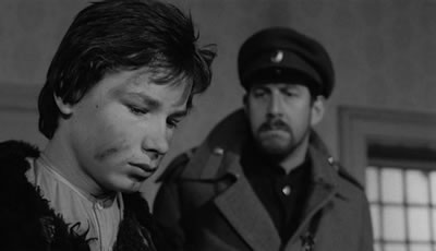 Кадры из Выстрел из милосердия (1976)