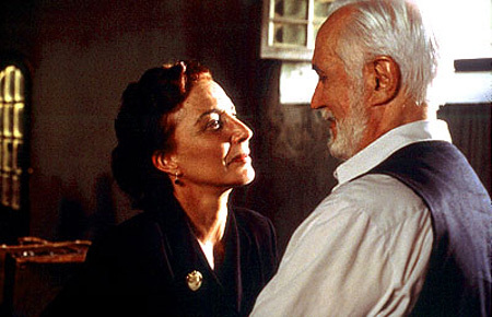 Кадры из Хребет дьявола (2001)