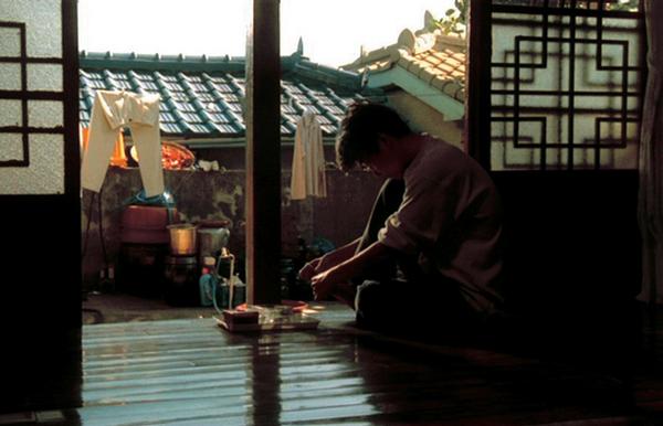 Кадры из Рождество в августе (1998)