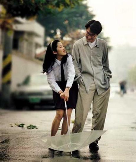 Кадры из Рождество в августе (1998)