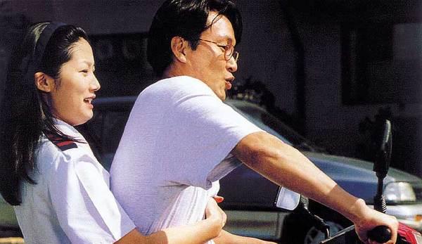 Кадры из Рождество в августе (1998)