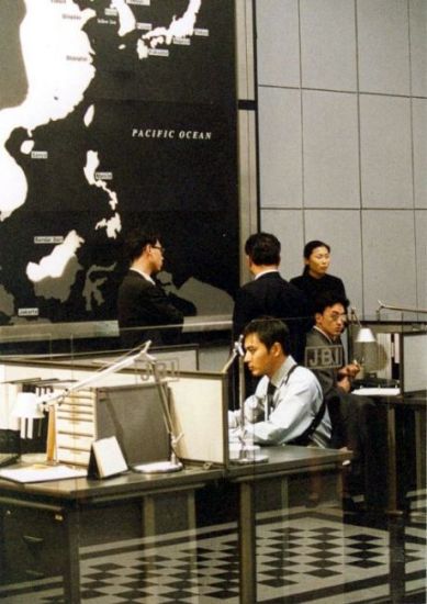 Кадры из 2009: Стёртая память (2002)