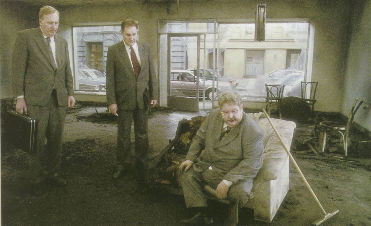 Кадры из Песни со второго этажа (2000)