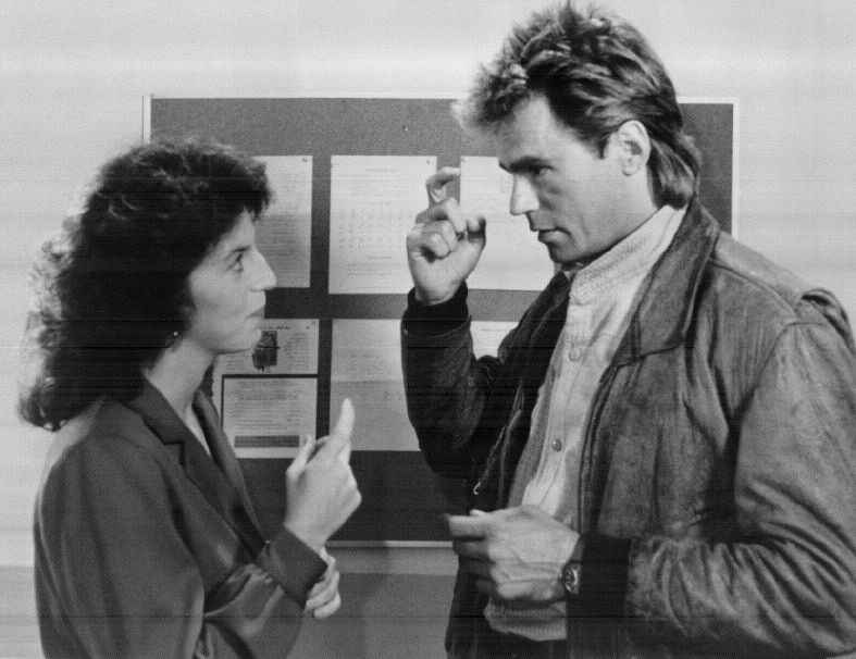 Кадры из Секретный агент Макгайвер (1985)