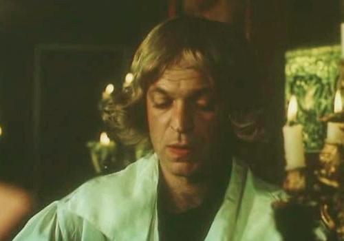 Кадры из Остров погибших кораблей (1988)