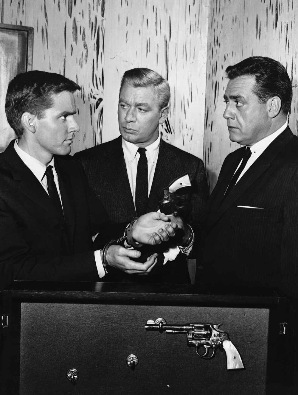 Кадры из Перри Мэйсон (1957)