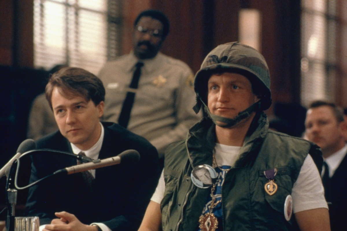 Кадры из Народ против Ларри Флинта (1996)