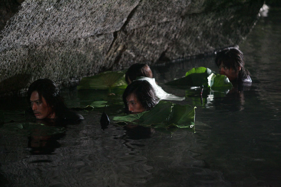 Кадры из Божественное оружие (2008)