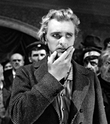 Кадры из Идиот (1958)