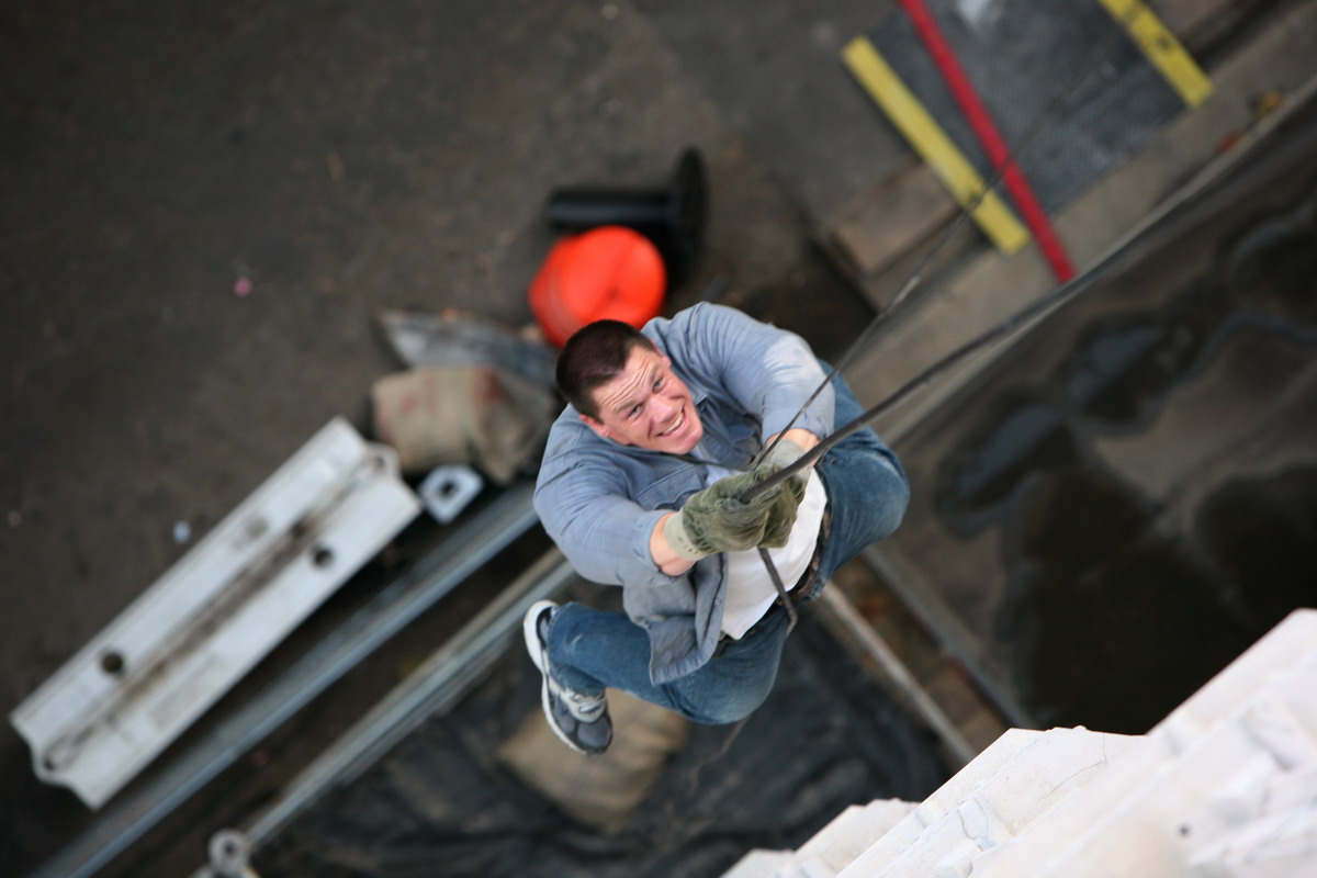 Кадры из 12 раундов (2009)