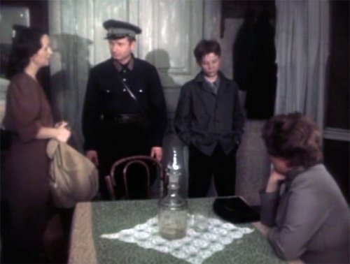 Кадры из Третий в пятом ряду (1984)