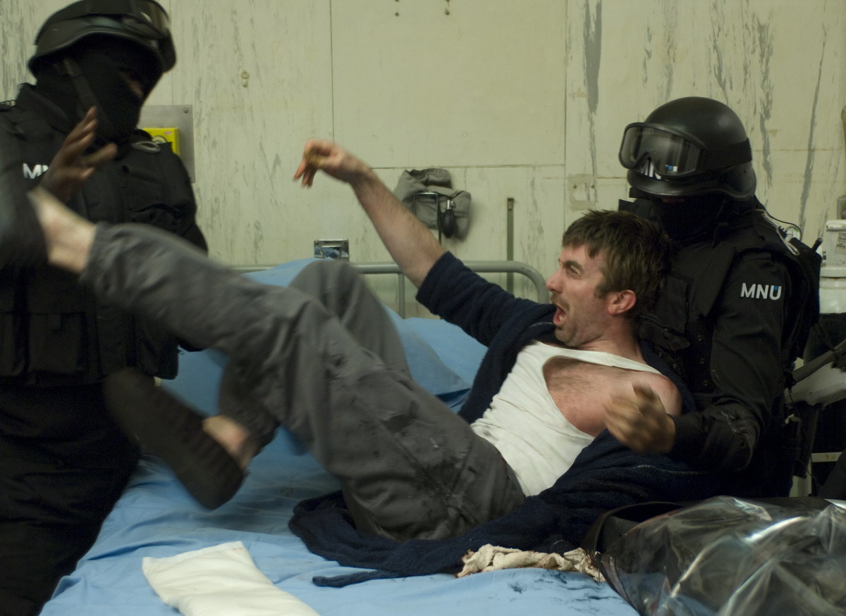 Кадры из Район №9 (2009)