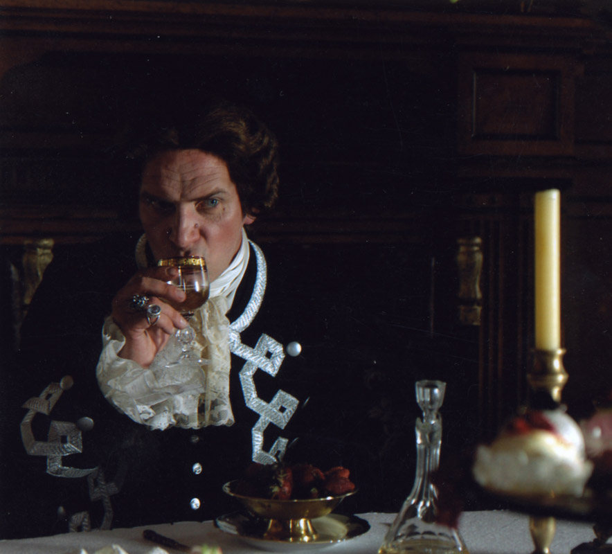 Кадры из Пером и шпагой (2010)