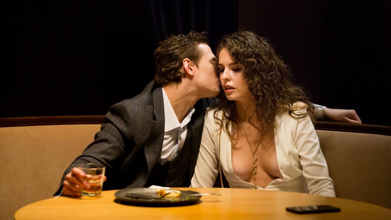 Кадры из Жизнь по вызову (2022)