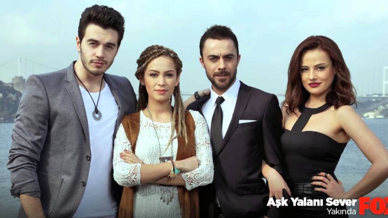 Кадры из Любовь любит ложь (2016)