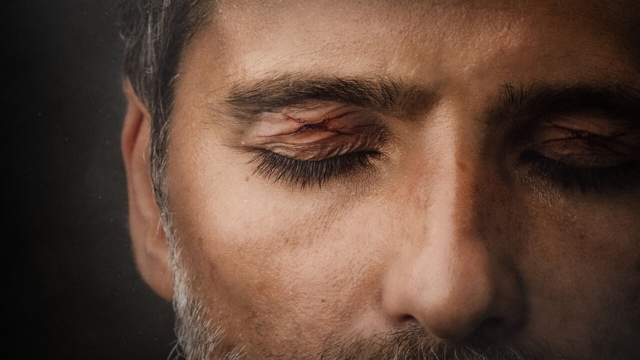 Кадры из Санто (2022)